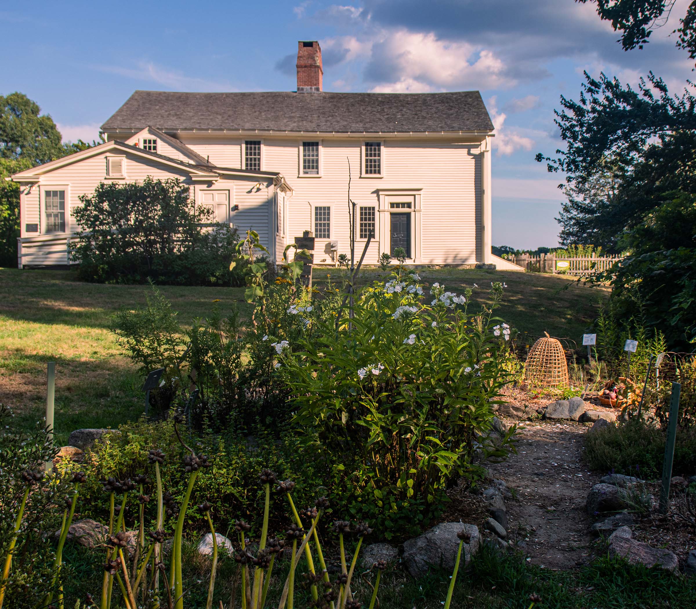 Local gardens spotlight local history, at Smith’s Castle and other sites around the state tended by URI Master Gardeners.