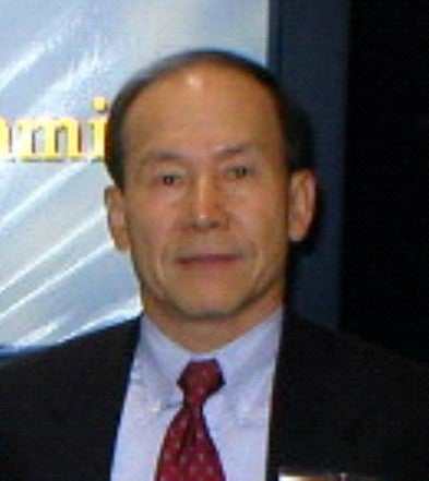 picture of Chong lee in a suit