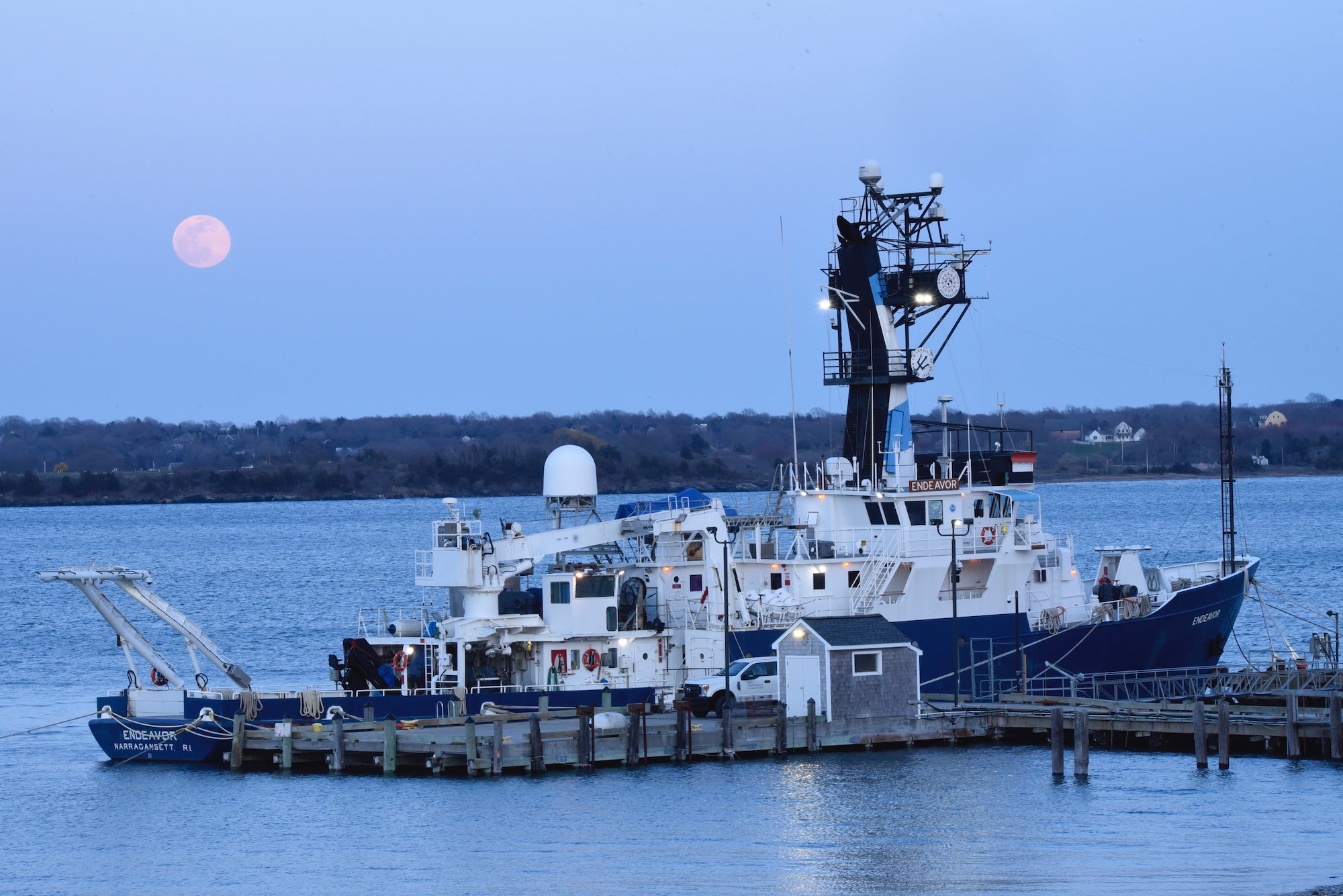R/V Endeavor at the GSO dock during a pink supermoon.