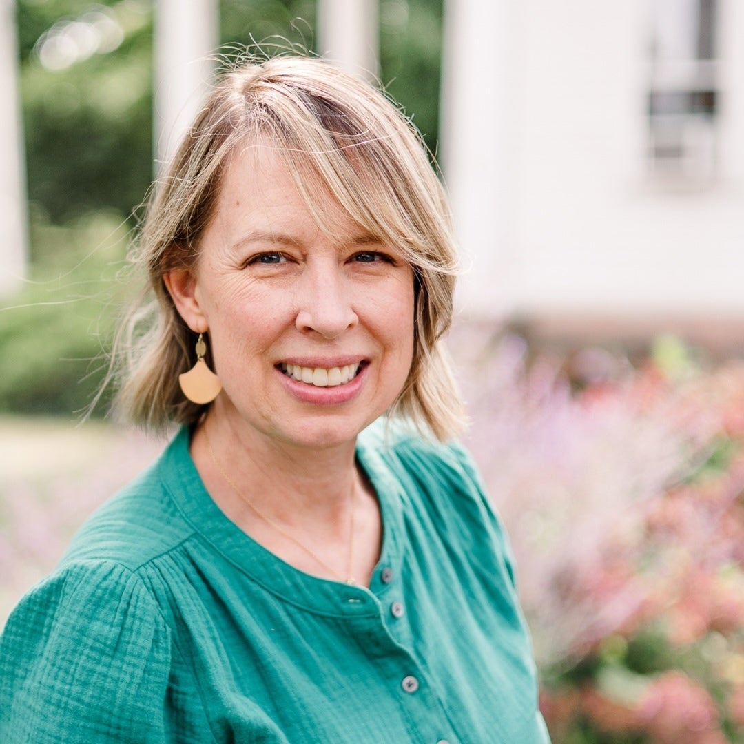 Wendy Gustavel headshot