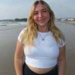 An image of Lauren Peckham, an Honors Ambassador, with the beach in the background