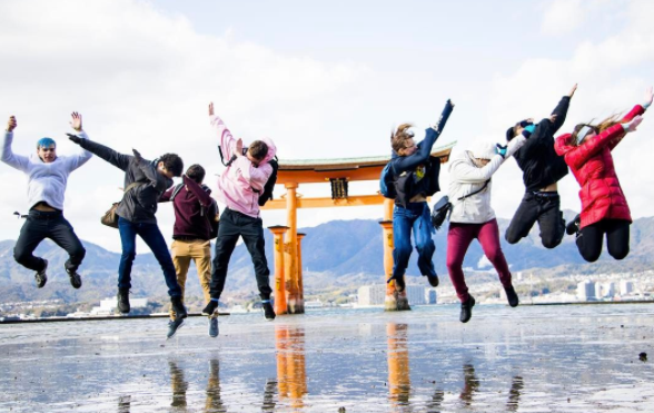 A group of URI students studying abroad in Japan