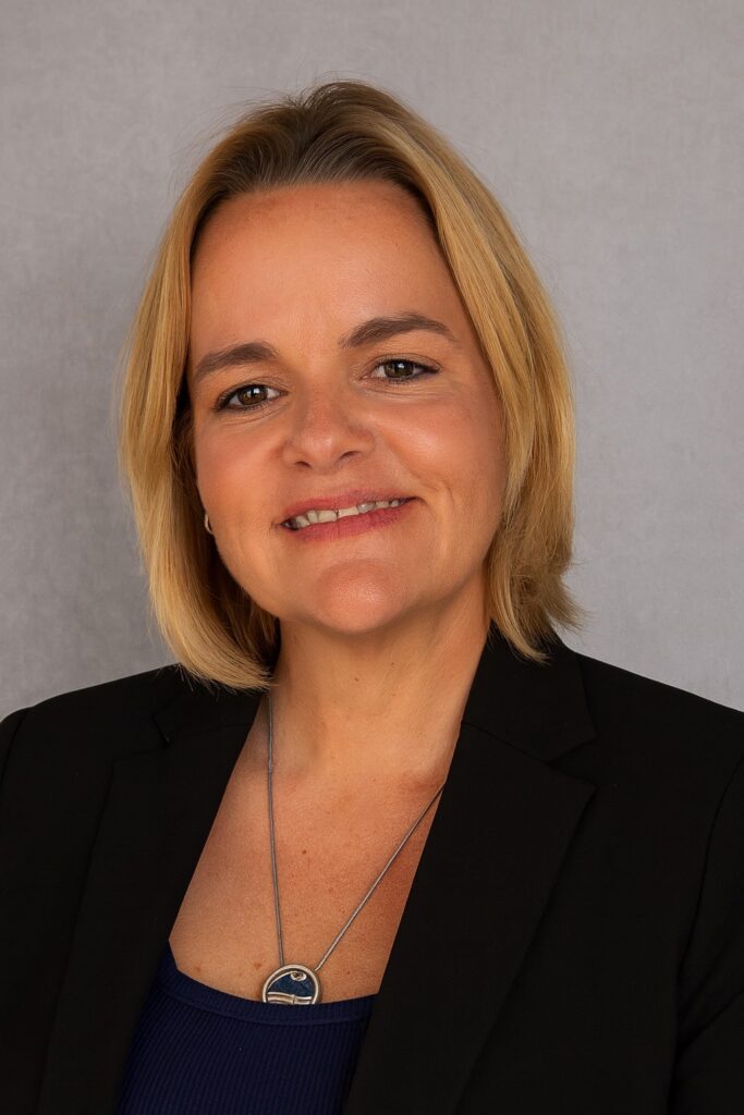 Professor Andrea Paiva