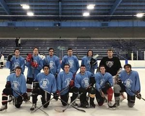 Hockey Intramural team posing for a team picture in the Boss Ice Arena