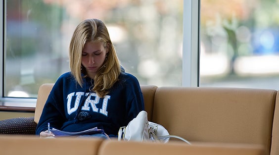 A students studying in the library