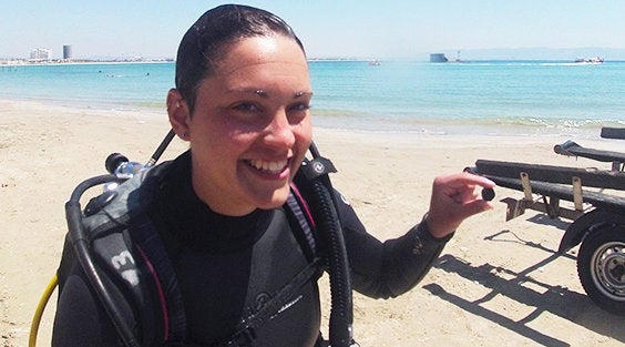 A student participation in an underwater archeology dive