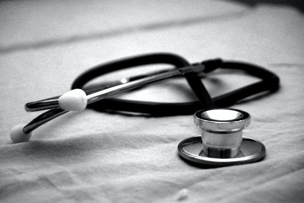 A black and white picture of a stethoscope