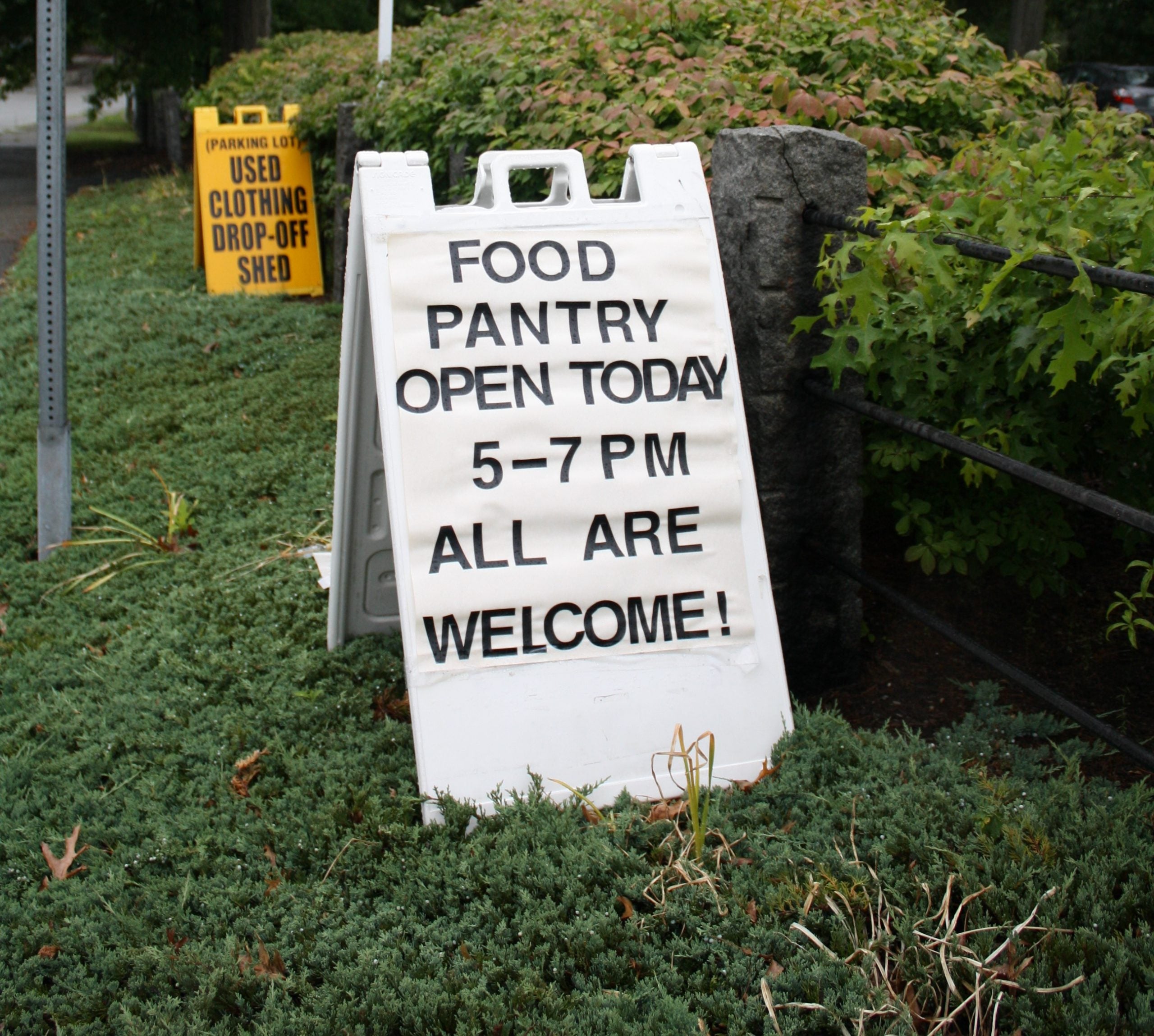 Many food pantries in Rhode Island have best practices in place to ensure food safe fruits and vegetables for our communities. Check with your local food pantry before dropping off produce to see if they require anything in addition to this document.
