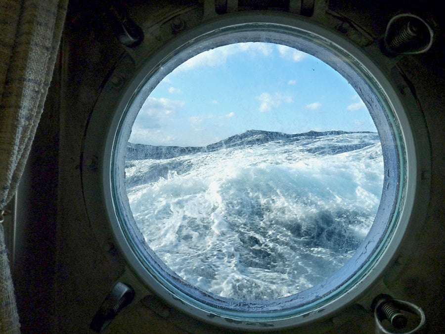 Ocean thru ship‘s porthole